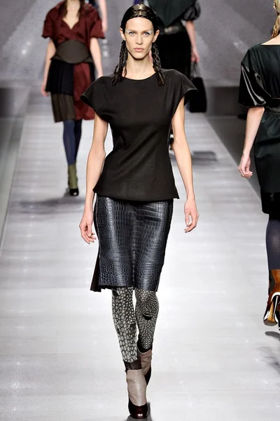 Look 8